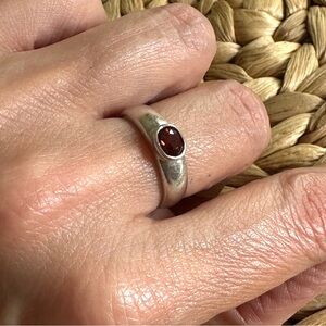Vintage sterling silver and garnet modern band ring